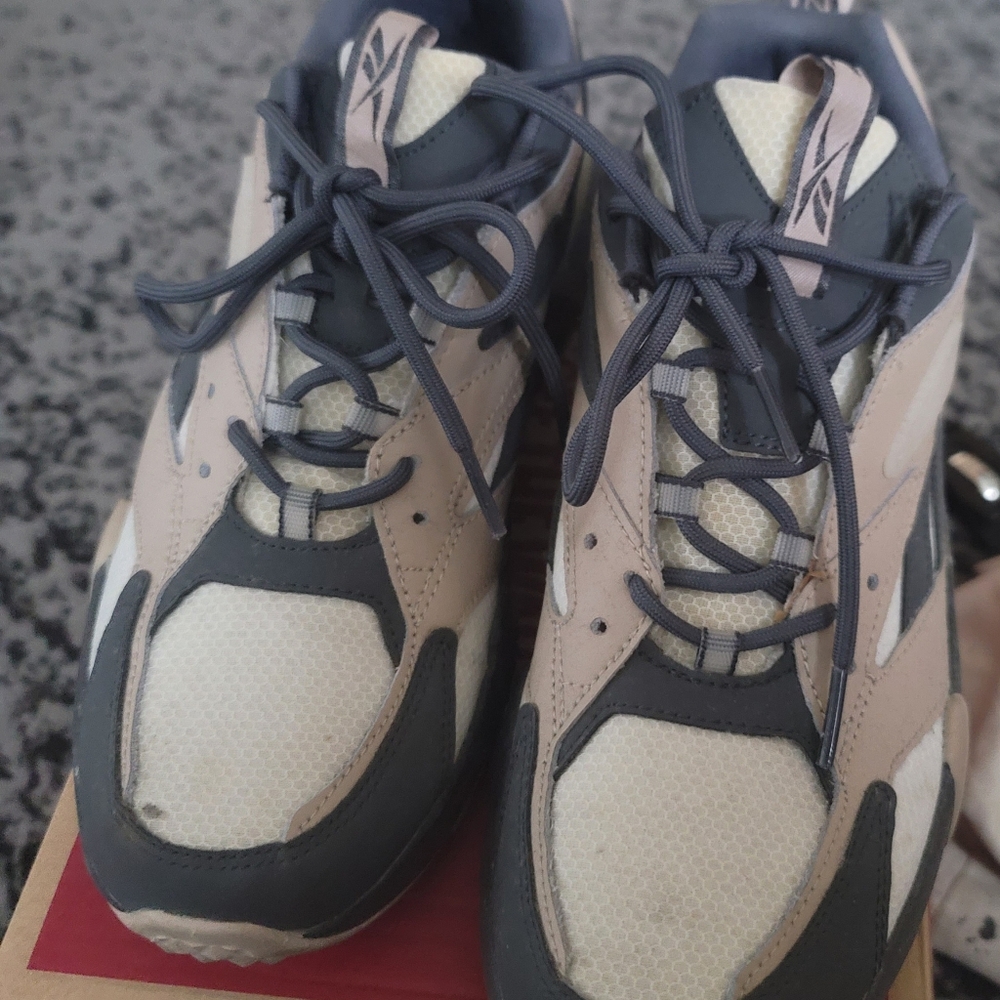 Women reebok shoes